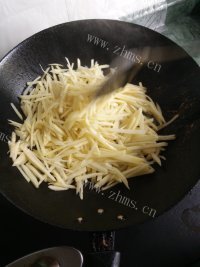 独特的炒土豆丝做法图解2)