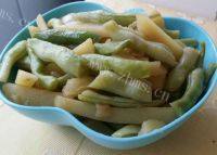 家常土豆烩豆角做法图解6)