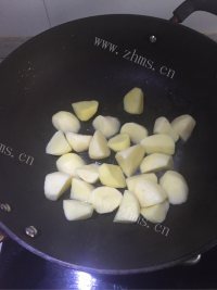 好吃的红烧土豆做法图解2)