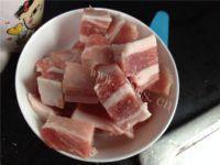家常菜胡萝卜烧肉做法图解2)