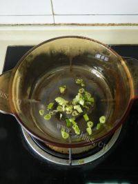 美味的芋头豆腐汤做法图解4)