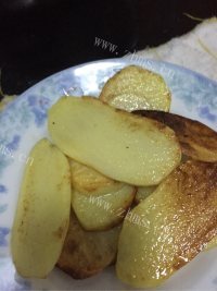 家常菜五花肉炒土豆片做法图解4)