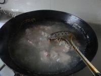 美味的白果排骨汤做法图解5)