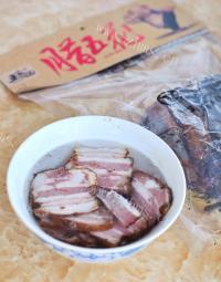 家常菜西芹炒腊肉做法图解1)