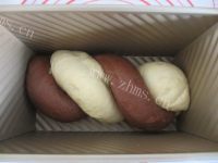 自制可可双色吐司做法图解12)