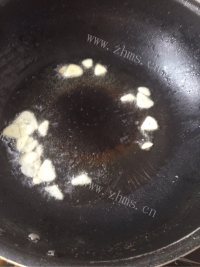 美味的爆炒河虾做法图解4)