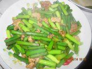 「DIY美食」蒜薹炒肉