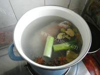 珍馐美味的酱肘子做法图解4)