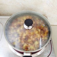 可口的香菇土豆卤肉饭做法图解15)