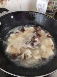 家常菜香菇豆腐汤做法图解4)