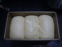 色味俱佳的奶香吐司做法图解15)