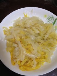 营养的酸菜炖排骨做法图解2)