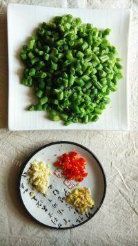 家常菜肉末四季豆做法图解2)