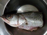 美味的鲈鱼豆腐汤做法图解1)