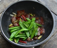 家常菜荷兰豆炒腊味做法图解9)