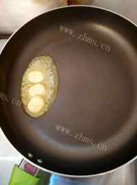 色香味俱全的蔓越莓花生牛轧糖做法图解2)