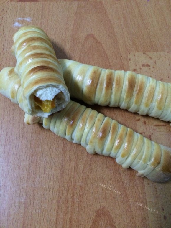 色香味浓的毛毛虫面包