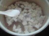 美味的鲜虾豆腐汤做法图解5)