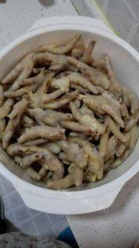 美味的泡椒凤爪做法图解4)