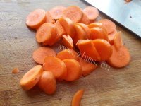 鲜美的山楂胡萝卜饮做法图解2)