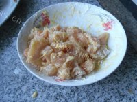 家常菜糖醋鸡丁做法图解6)