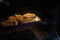 香飘十里的椰蓉花形面包做法图解24)
