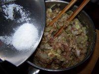 色味俱全的白菜猪肉馅水饺做法图解7)