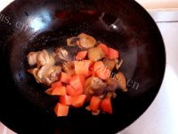 美味的栗子鸡做法图解5)