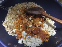 美味的海鲜炒面做法图解12)
