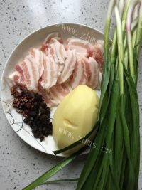 家常菜干煸土豆片做法图解1)