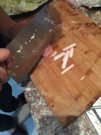 美味营养的手撕包菜做法图解2)