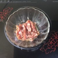贡菜炒肉丝做法图解2)