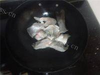 「儿童美食」香菇烧鲈鱼做法图解2)