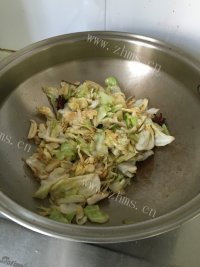 回味无穷的手撕包菜做法图解8)