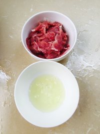 五味俱全的水煮肉片做法图解2)