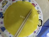 鲜嫩无比胡萝卜鲜虾蛋卷做法图解3)
