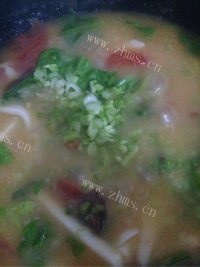 牛肉蔬菜年糕汤做法图解7)