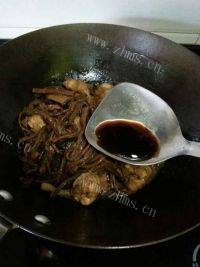 美味的茶树菇焖鸡翅做法图解13)