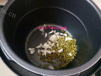 美味的绿豆百合汤做法图解3)