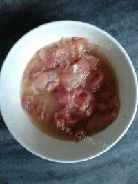 营养丰富的腐竹炒肉做法图解2)