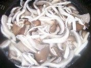 蘑菇炒肉做法图解3)