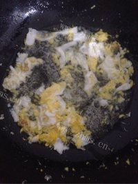 美味的香菇蛋炒饭做法图解2)