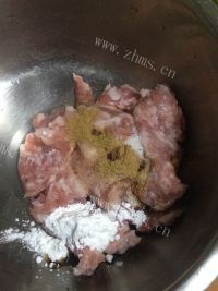 美味可口的三鲜小肉包做法图解7)