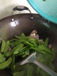 家常菜荷兰豆炒肉做法图解5)