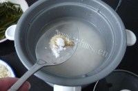 美味的的海带鱼香焖饭做法图解2)