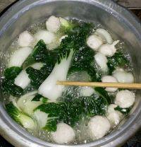自制肉丸白菜汤做法图解6)