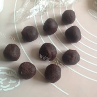 诱人的豆沙菊花酥做法图解10)