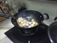 家常菜蘑菇炒肉做法图解3)