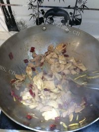 色香味浓的平菇炒肉做法图解8)
