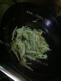 香喷喷的苦瓜炒鸡蛋做法图解4)
